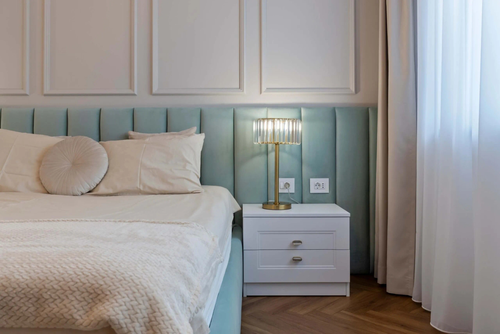 Listwa ścienna MD325 biała wym. 200 x 1.5 x 4.1 cm, z PolyForce