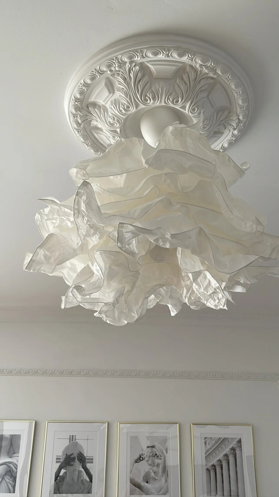 Piękny salon w stylu modern classic – Lekkość i elegancja