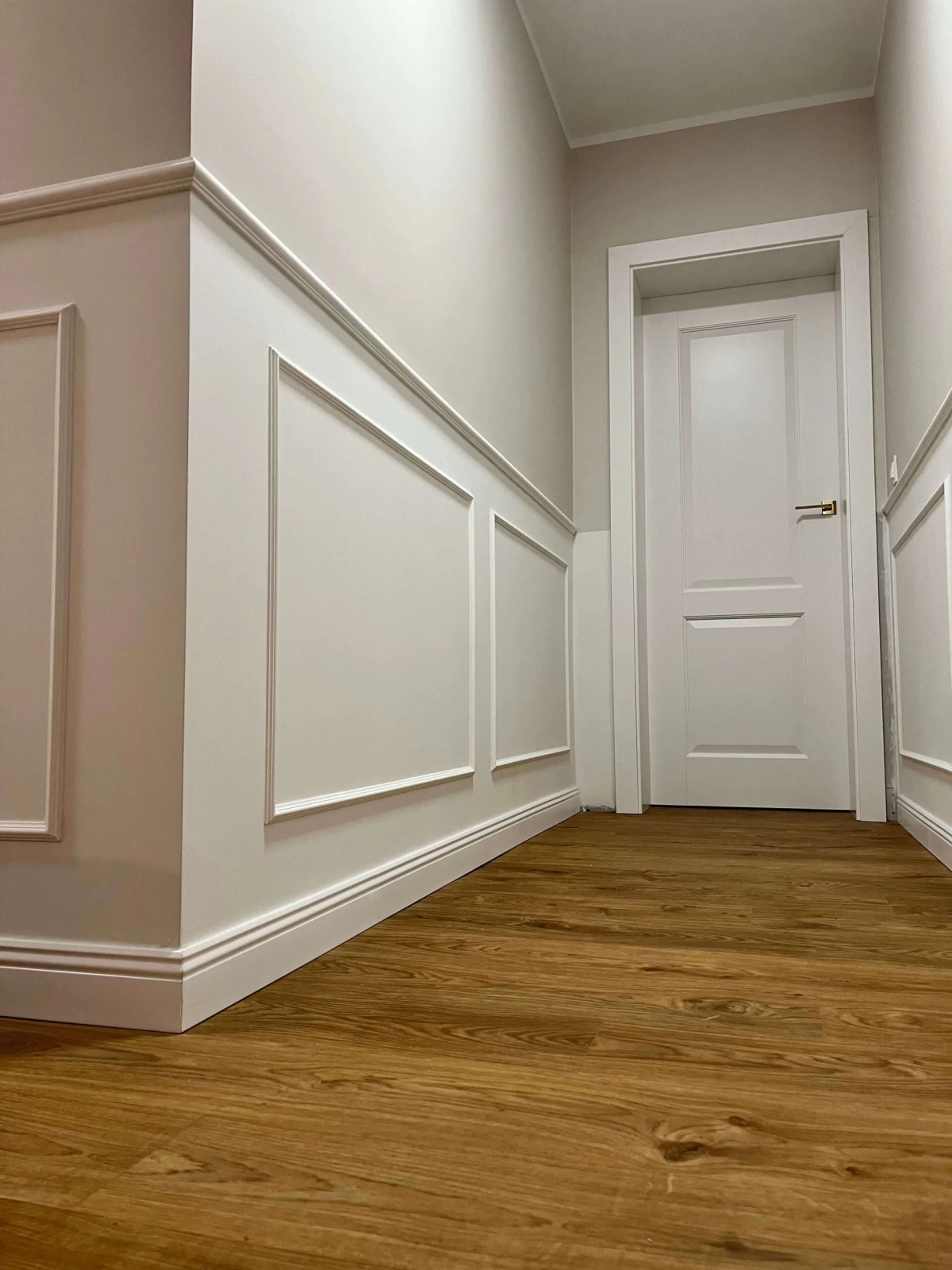 MD002 Listwa ścienna biała wym. 200 x 1.8 x 4 cm, z PolyForce