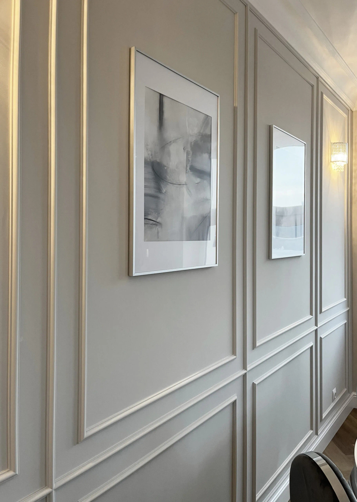 Elegancka i klasyczna jadalnia w apartamencie z nutą glamour
