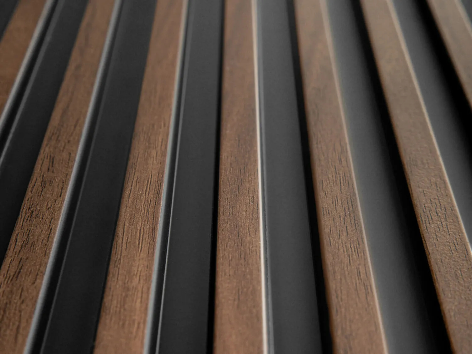 Lamela Dąb Ciemny L0104 o wymiarach 270 x 1.2 x 12 cm, z PolyForce, kolor ciemny dąb