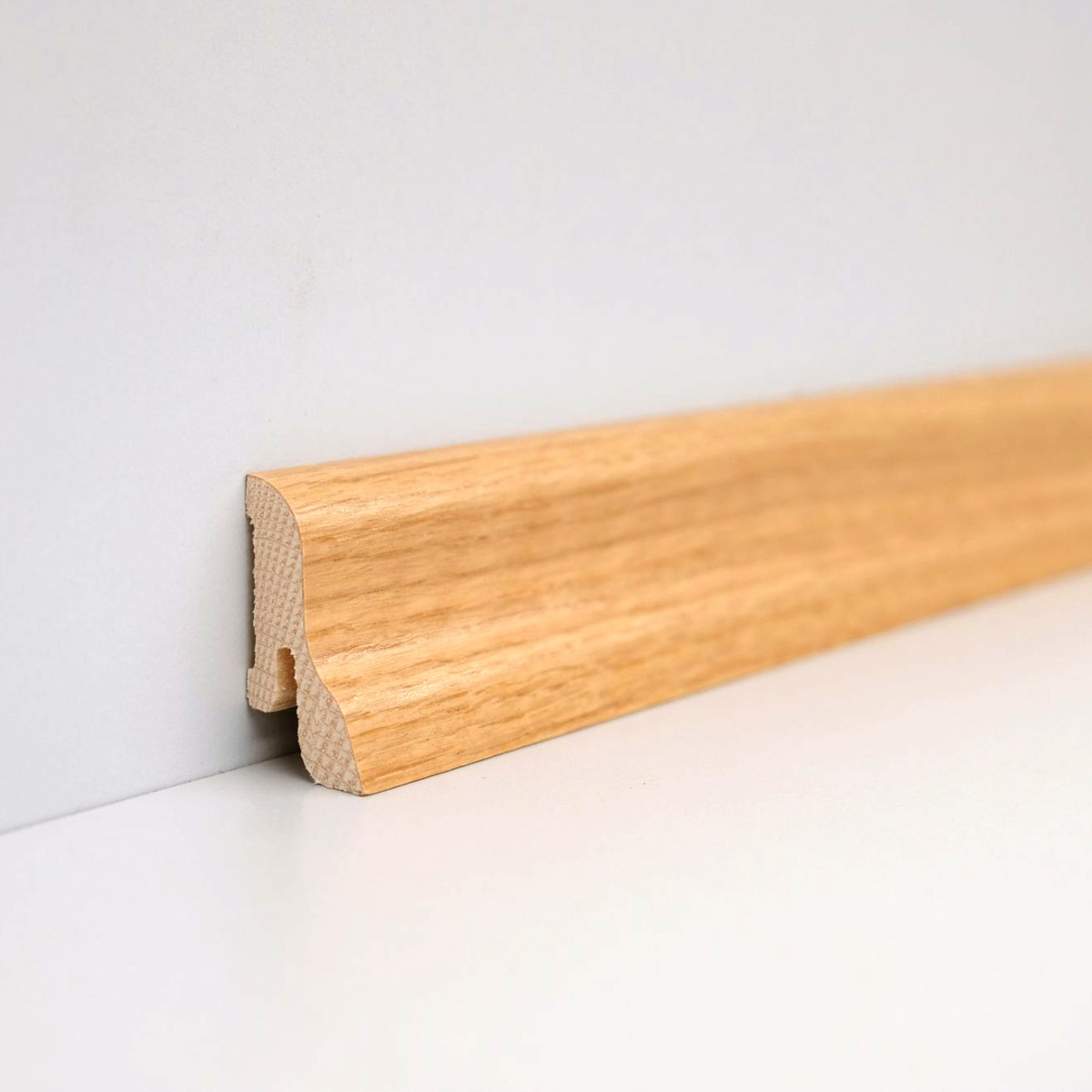 Listwa przypodłogowa drewniana 40x22 mm - dąb europejski lakierowany