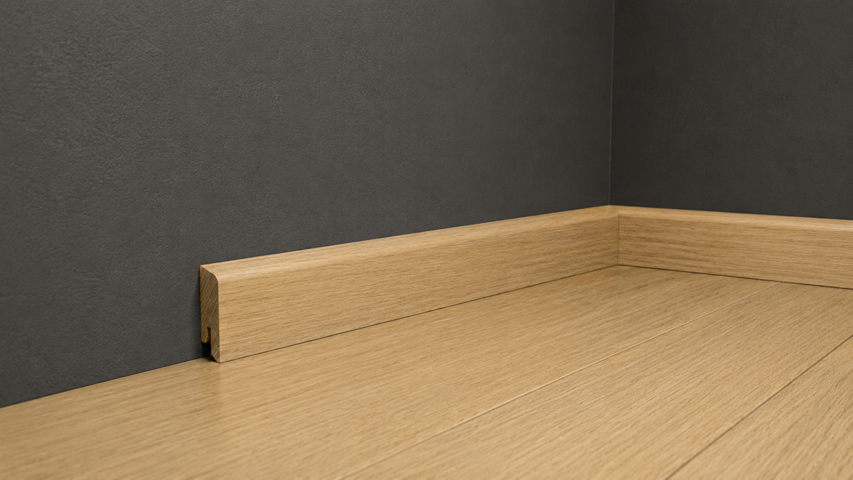 Próbka 20 cm - Listwa przypodłogowa drewniana 40x15 mm - dąb europejski lakierowany