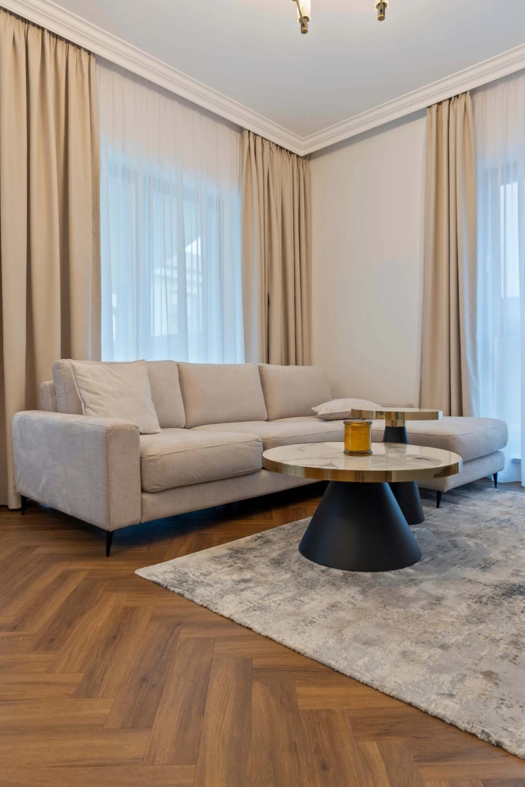 Listwa przysufitowa biała MDB117 wym. 200 x 9.2 x 8.3 cm, z ProFoam