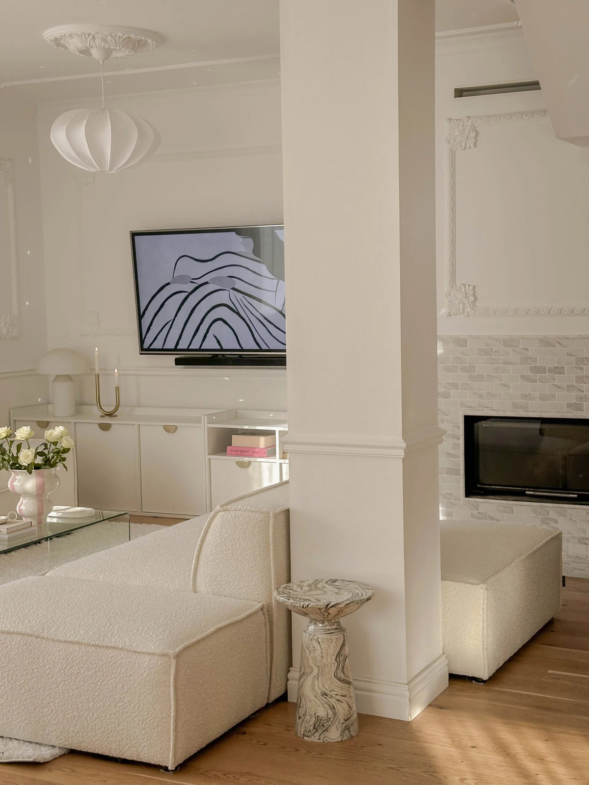 Piękny salon w stylu modern classic – Lekkość i elegancja