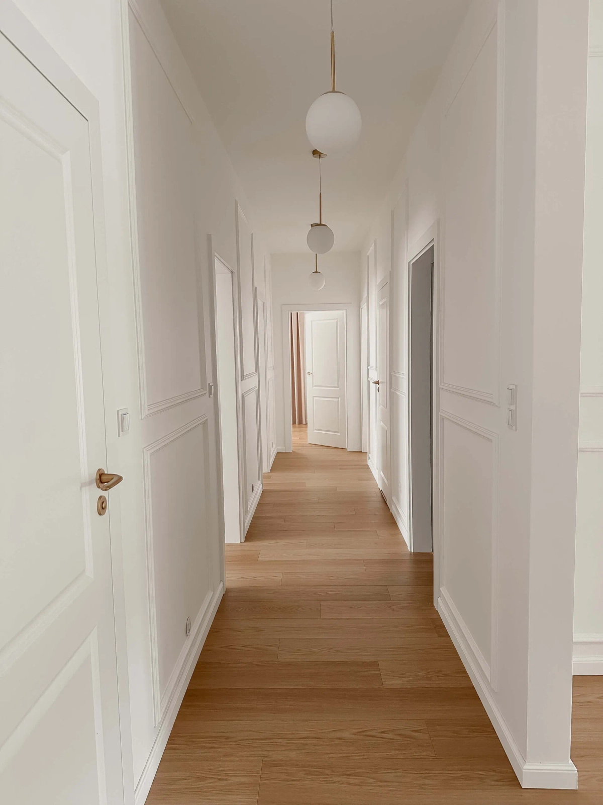 Listwa ścienna MD413 biała wym. 200 x 1.2 x 2.5 cm, z PolyForce