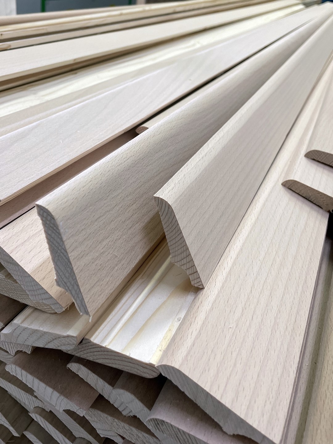 Listwa przypodłogowa fornirowana nielakierowana LS58 (240 cm x 5,8 cm x 1,6 cm) buk