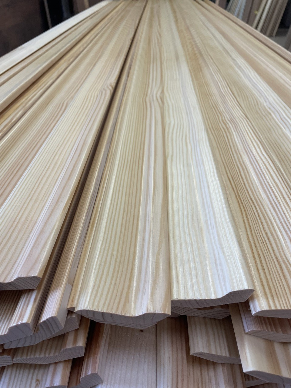 Listwa przypodłogowa fornirowana lakierowana LP60 (240 cm x 5 cm x 3 cm) sosna