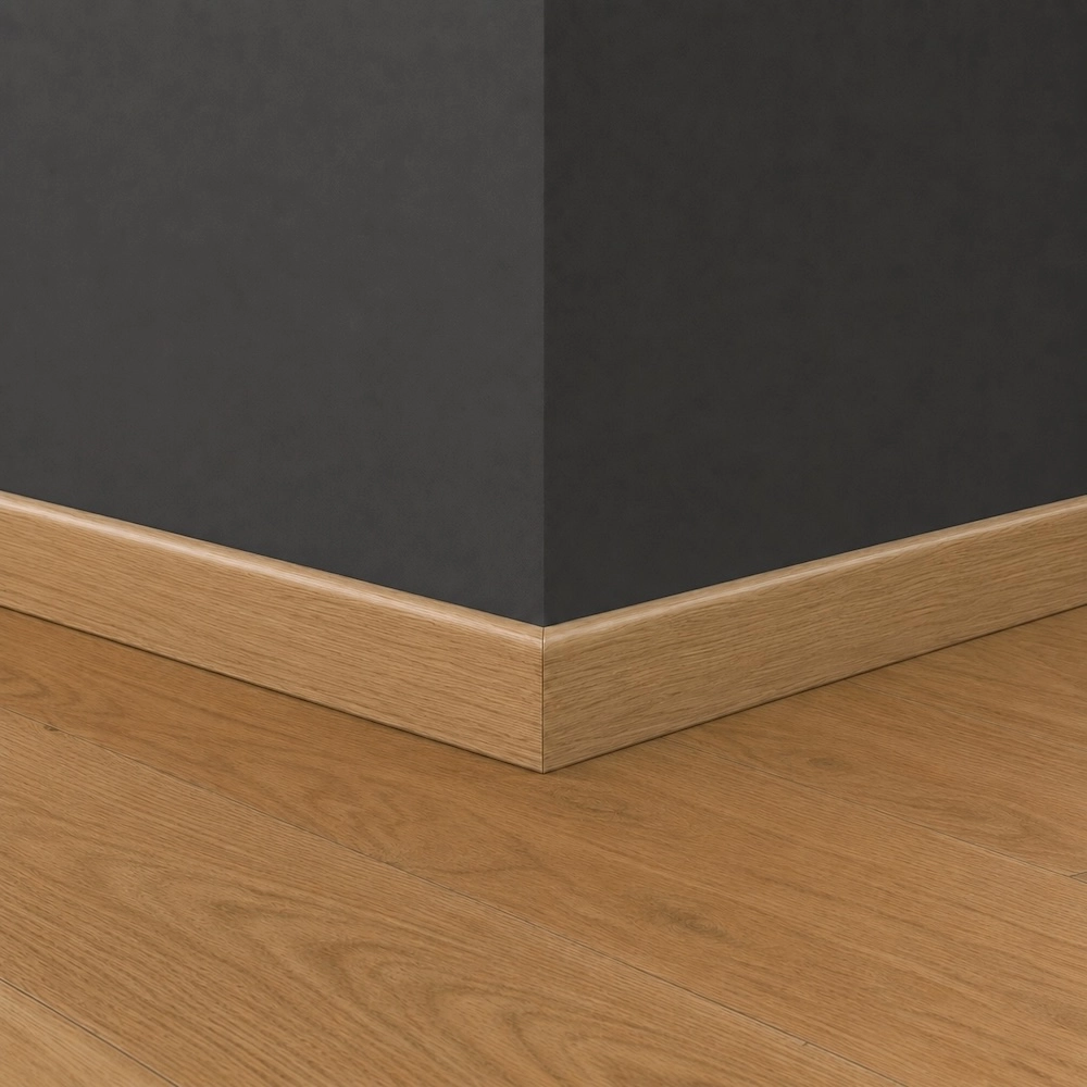 Listwa przypodłogowa MDF Dąb Natur 6 cm – widok z przodu.