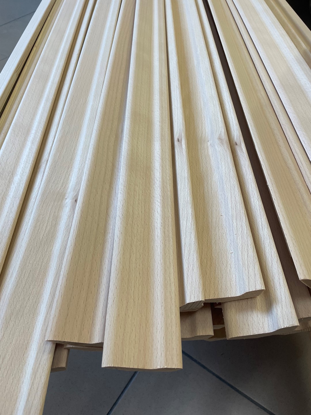 Listwa przypodłogowa fornirowana nielakierowana LP60 (240 cm x 5 cm x 3 cm) buk