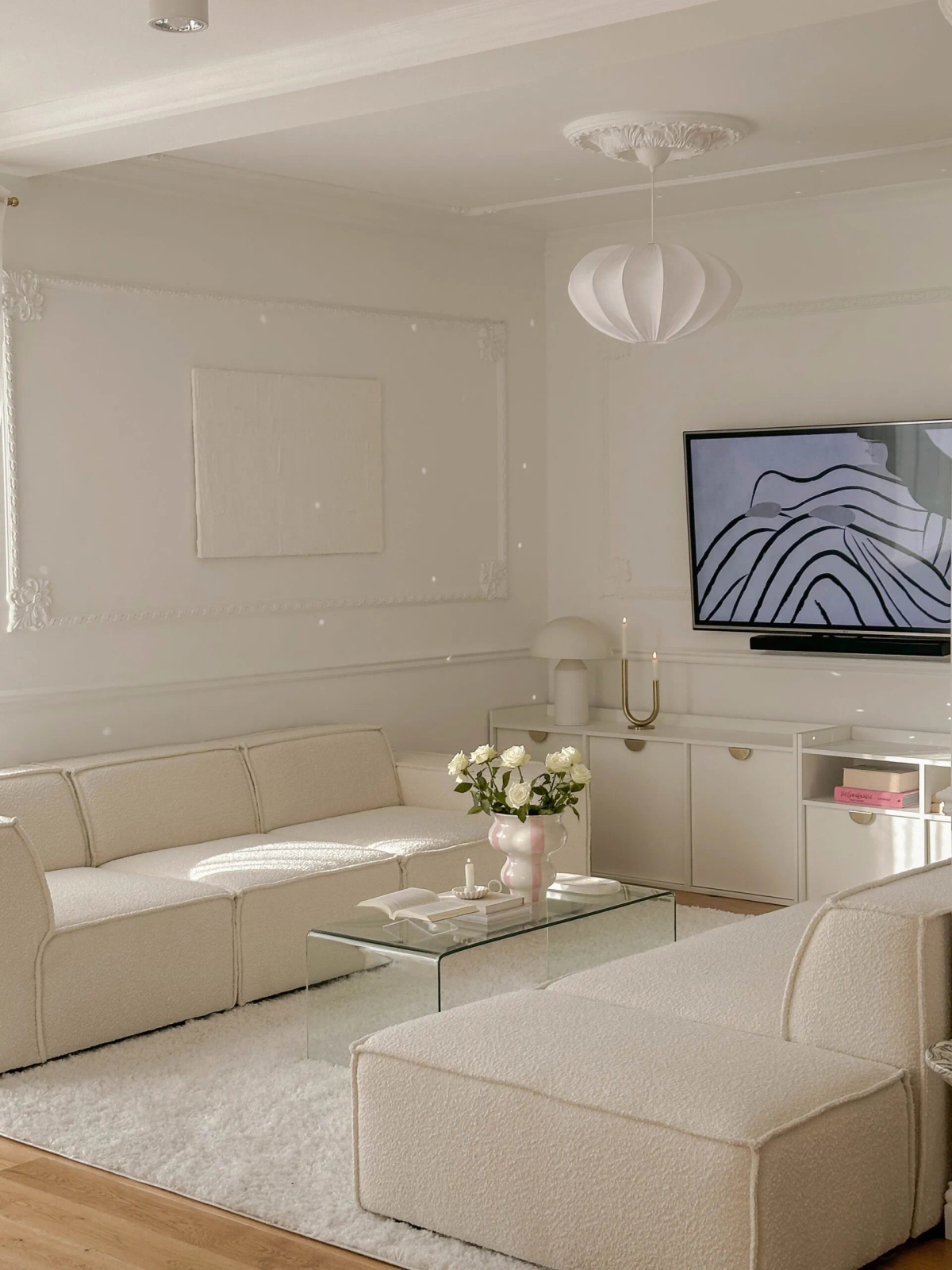 Piękny salon w stylu modern classic – Lekkość i elegancja