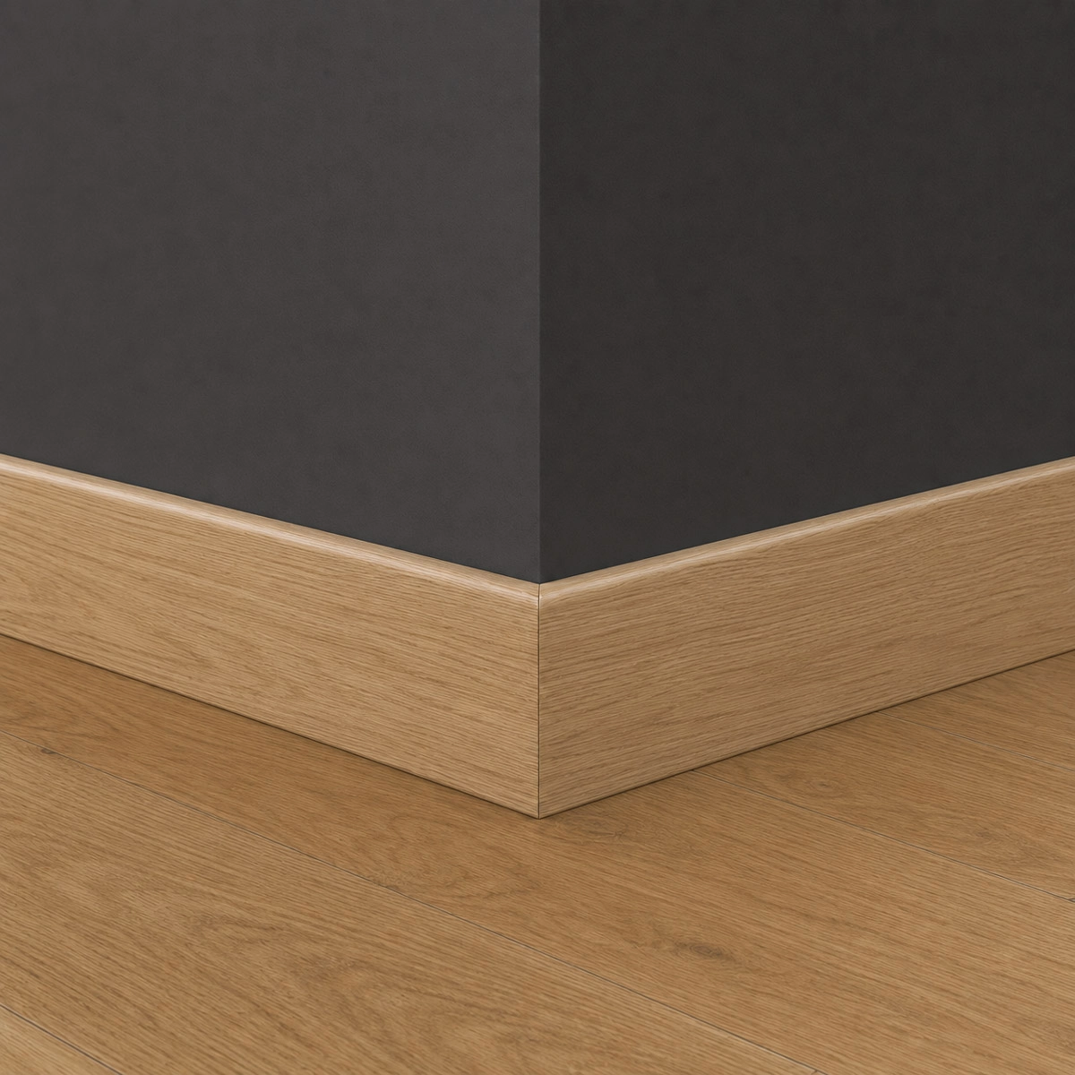 Listwa przypodłogowa MDF Dąb Natur 8 cm – widok z przodu.