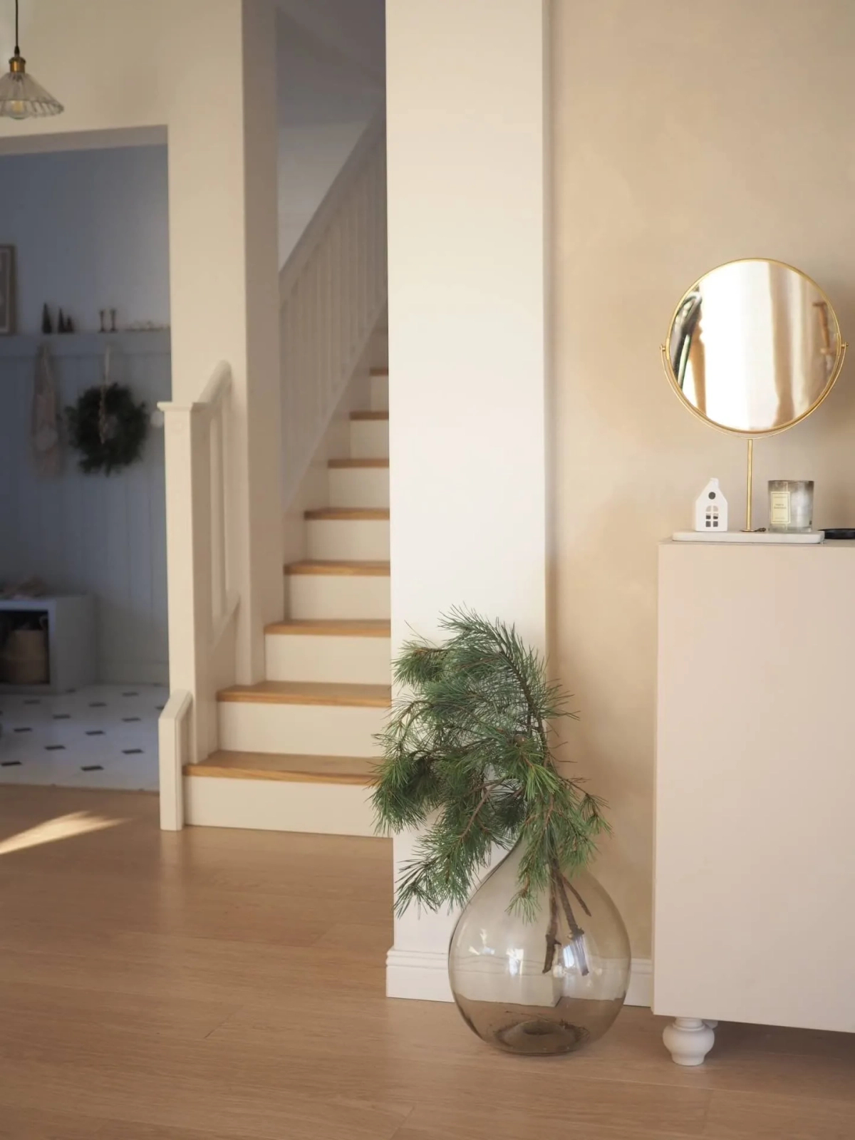 MD094 Listwa przypodłogowa biała wym. 200 x 1.2 x 9.4 cm, z PolyForce