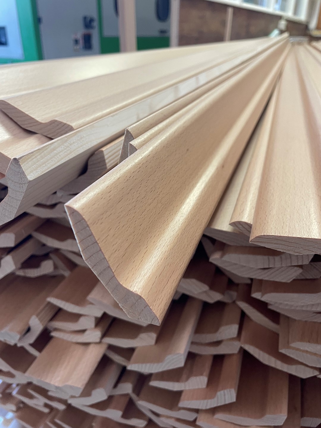 Listwa przypodłogowa fornirowana lakierowana LP60 (240 cm x 5 cm x 3 cm) buk