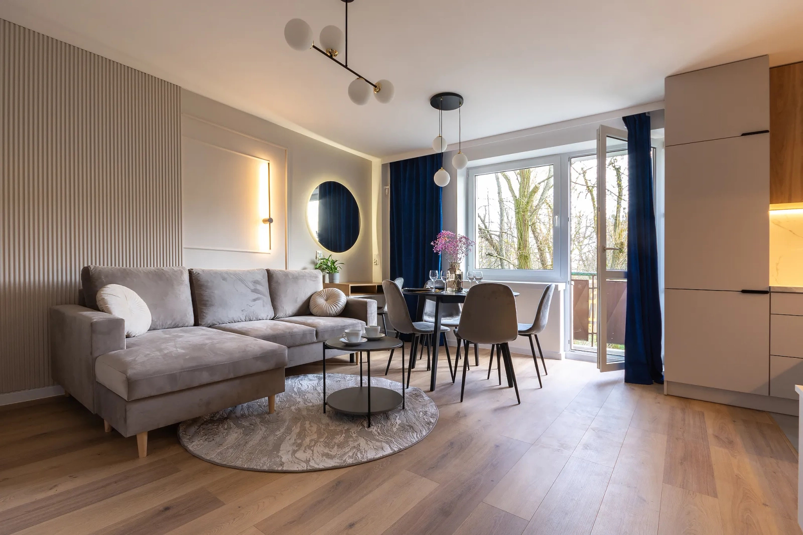 Listwa ścienna biała MD346 wym. 200 x 2.3 x 6.1 cm, z PolyForce