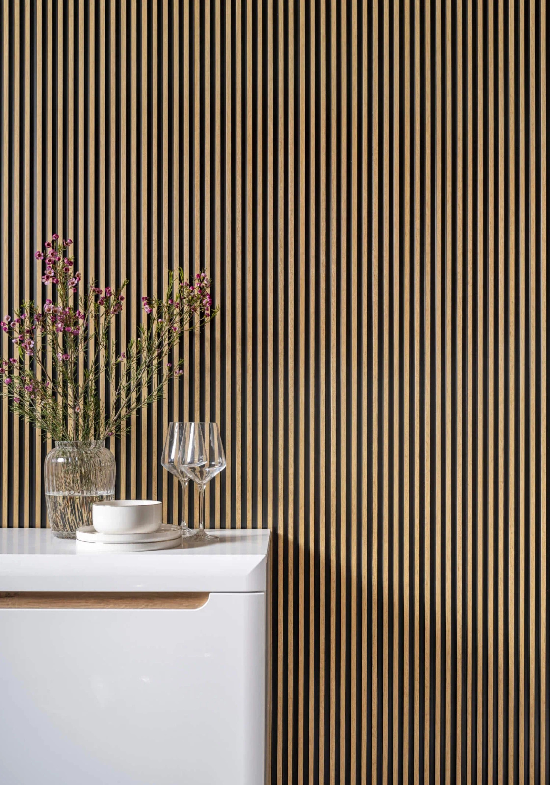 Lamela ścienna L0105 w kolorze naturalny dąb o wymiarach 270 x 1.2 x 12 cm, z PolyForce