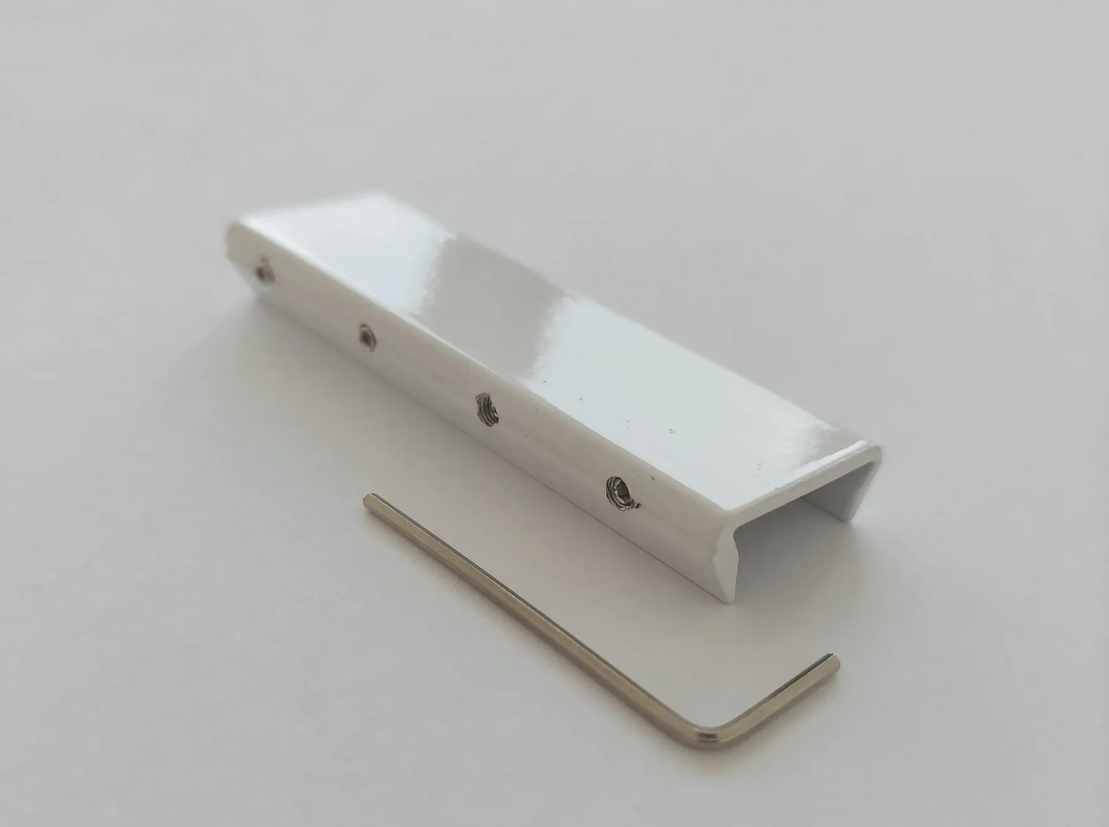 Łącznik szyn karniszowy