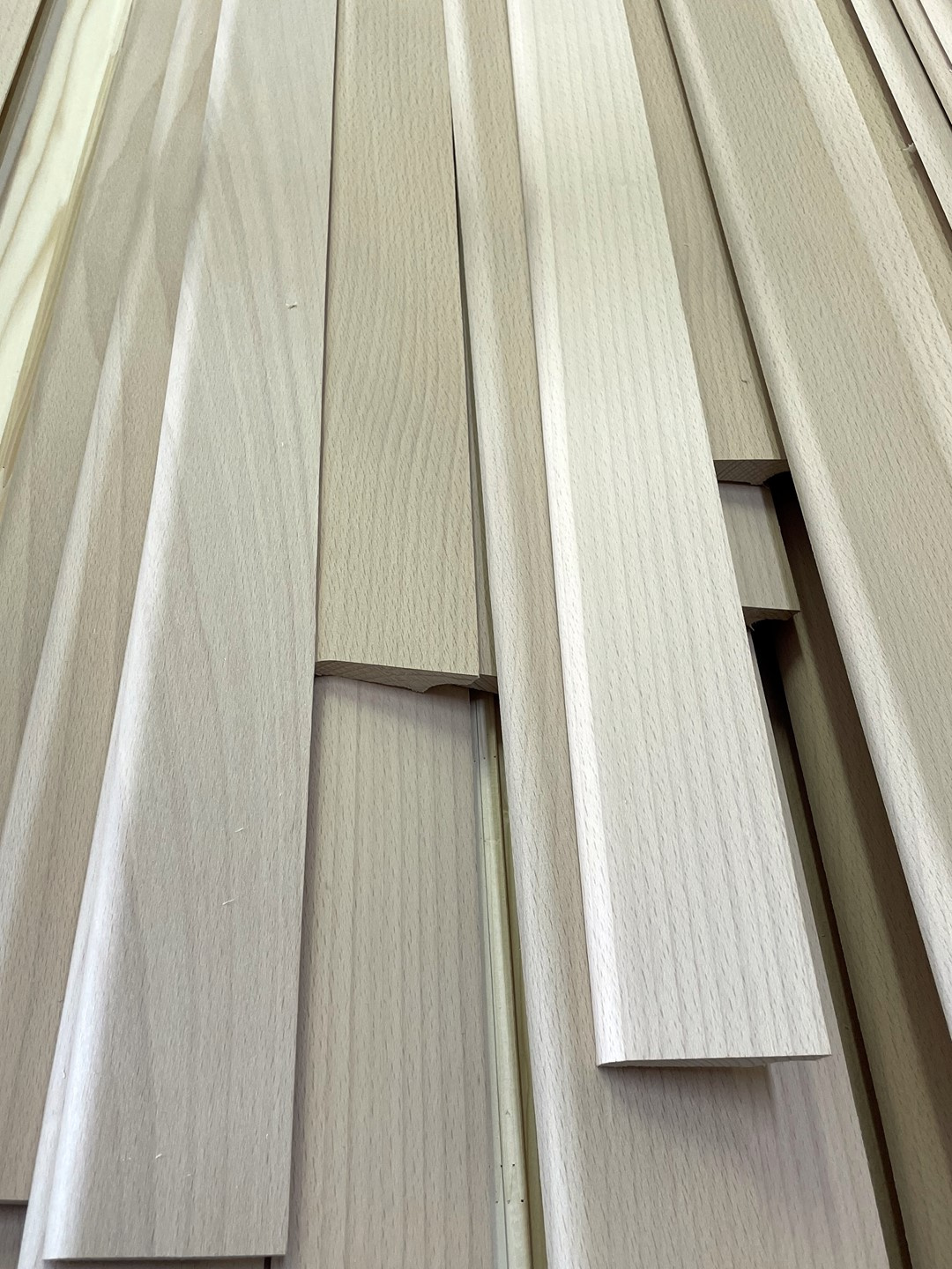 Listwa przypodłogowa fornirowana nielakierowana LS58 (240 cm x 5,8 cm x 1,6 cm) buk