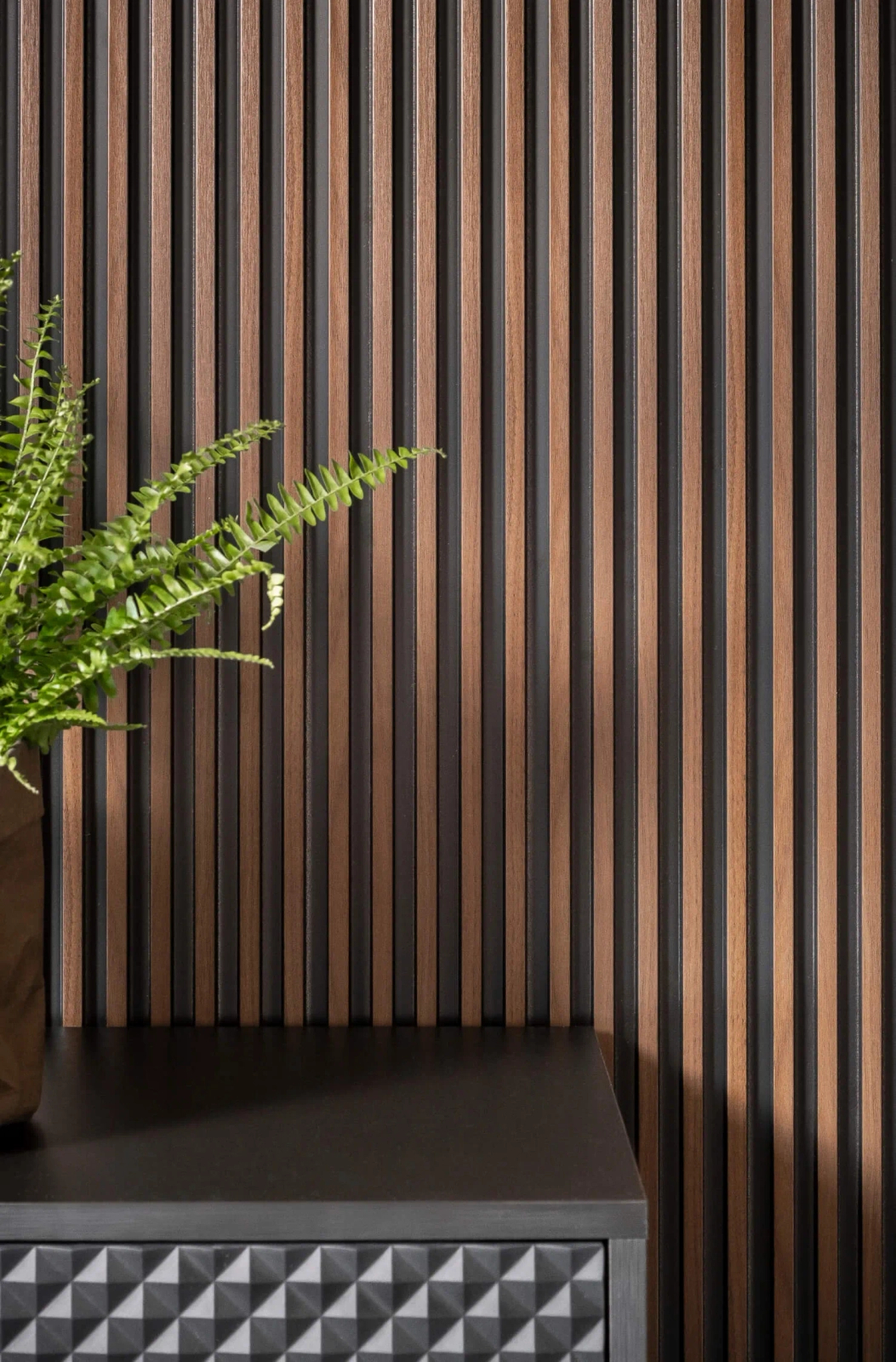 Lamela ścienna Dąb Ciemny L0104T wym. 200 x 1.2 x 12 cm, z PolyForce, kolor ciemny dąb