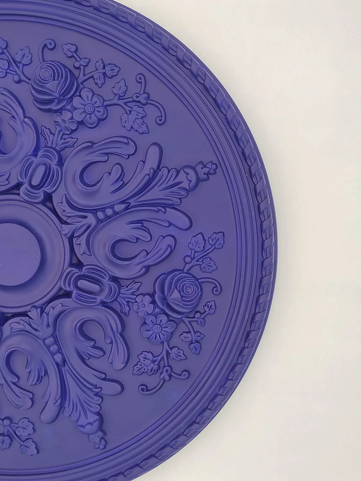 Rozeta sufitowa B3015 biała o wysokości 6.4 cm, z ProFoam