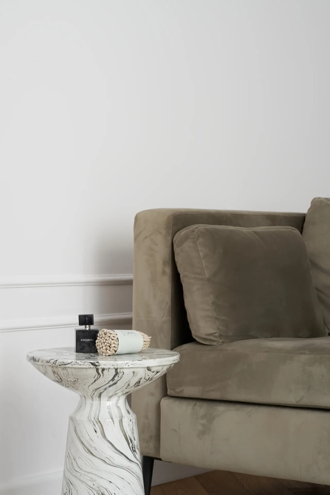 Listwa ścienna biała MD332, wym. 200 x 1.7 x 4.1 cm, z PolyForce