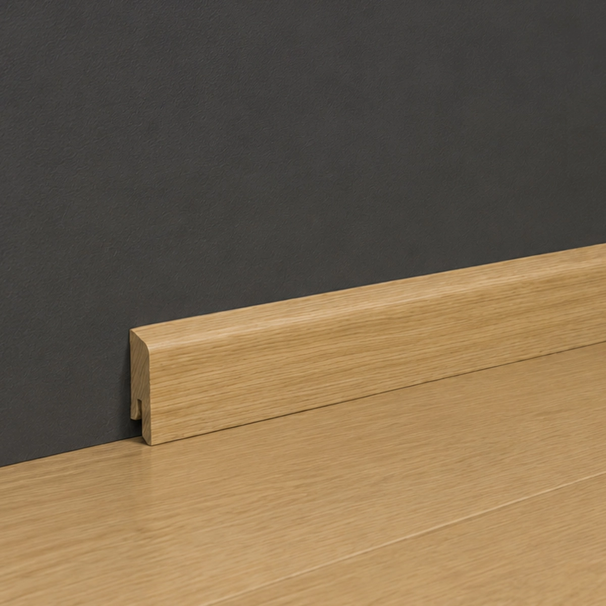 Listwa przypodłogowa dębowa 40x22 mm – widok profilu z góry.