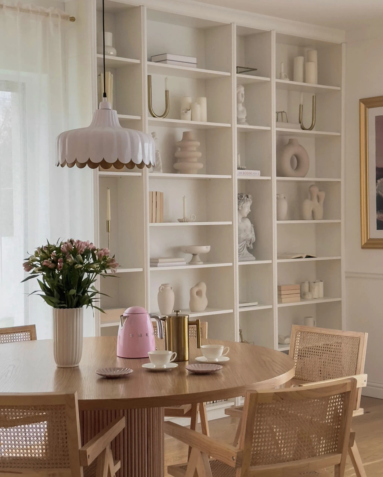 Piękny salon w stylu modern classic – Lekkość i elegancja