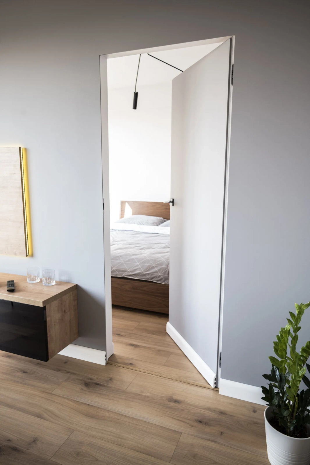 Listwa przypodłogowa MD355 biała wym. 200 x 1.8 x 9.7 cm, z PolyForce