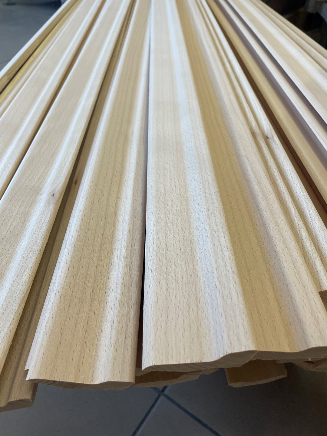 Listwa przypodłogowa fornirowana nielakierowana LP60 (240 cm x 5 cm x 3 cm) buk