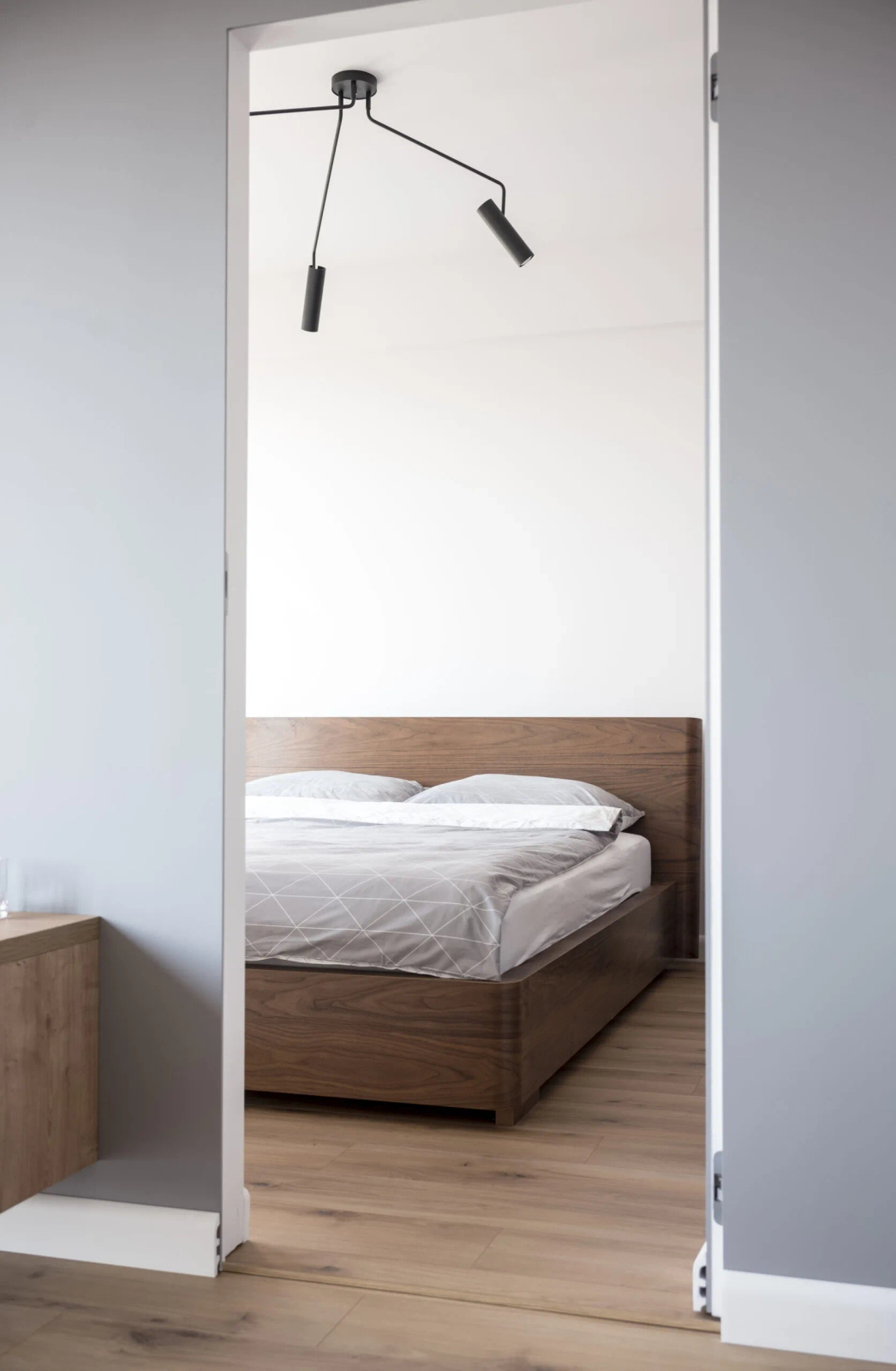 Listwa ścienana biała MD255 wym. 200 x 2 x 3.9 cm, z PolyForce