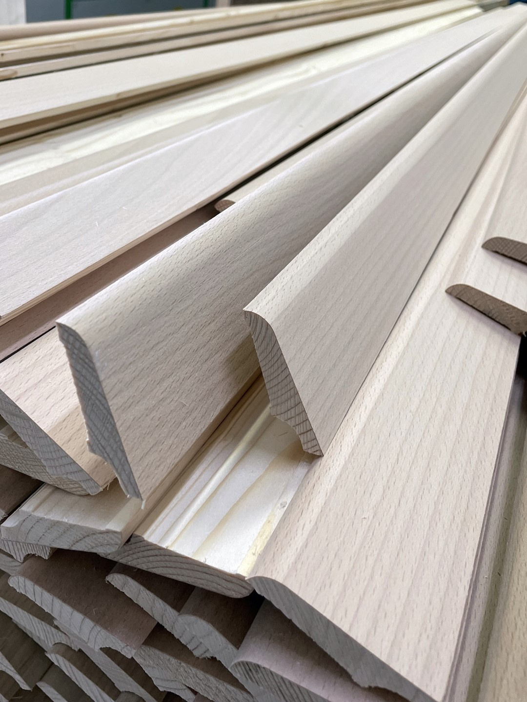 Listwa przypodłogowa fornirowana nielakierowana LS58 (240 cm x 5,8 cm x 1,6 cm) buk