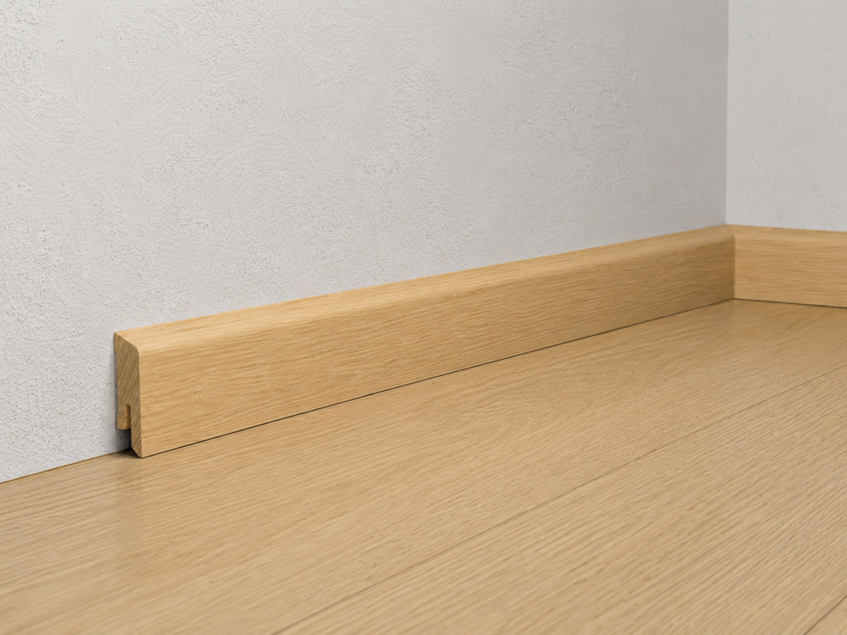 Próbka 20 cm - Listwa przypodłogowa drewniana 40x15 mm - dąb europejski lakierowany