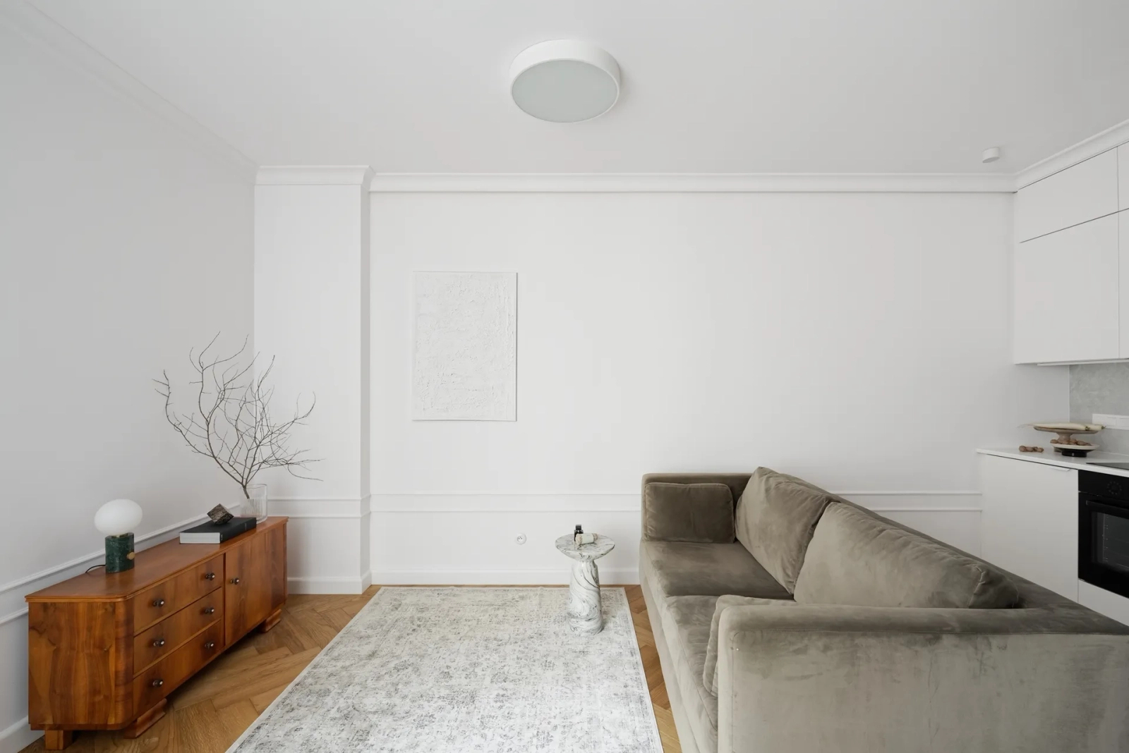 Listwa ścienna biała MD332, wym. 200 x 1.7 x 4.1 cm, z PolyForce