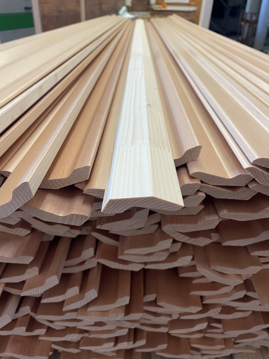 Listwa przypodłogowa fornirowana lakierowana LP60 (240 cm x 5 cm x 3 cm) buk