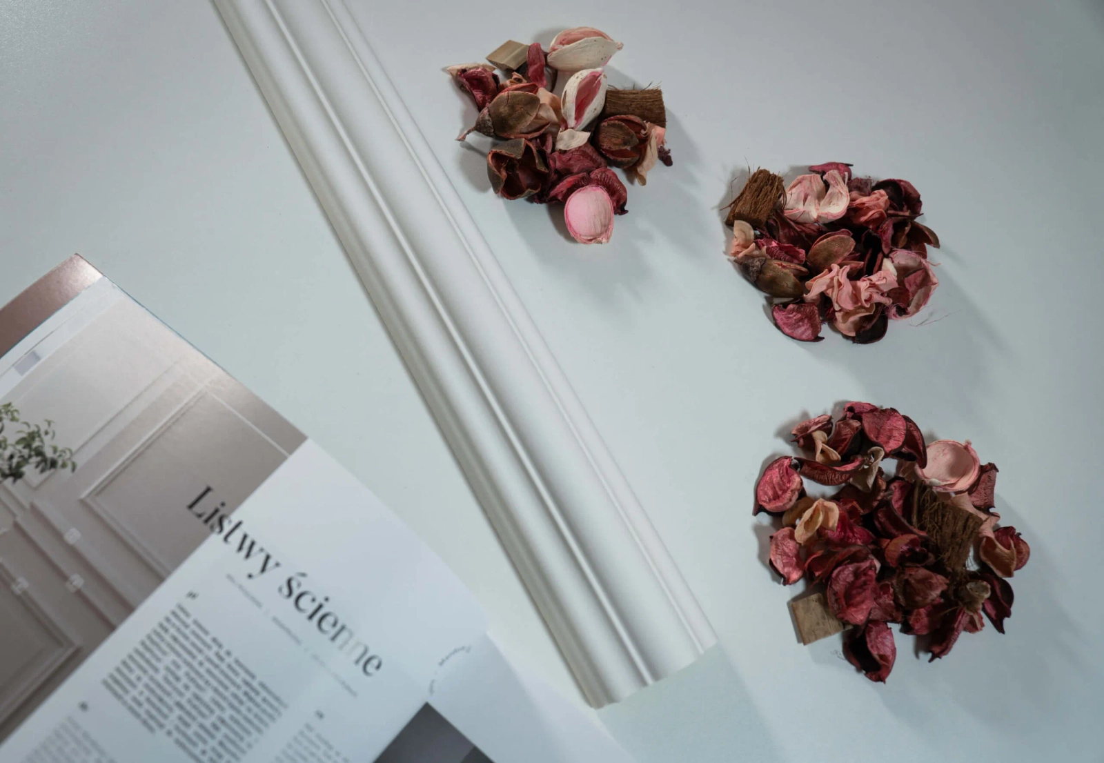 Listwa narożna MDB123 biała wym. 200 x 4 x 4 cm, z ProFoam