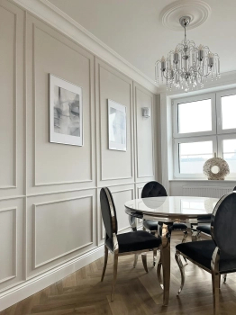 Elegancka i klasyczna jadalnia w apartamencie z nutą glamour