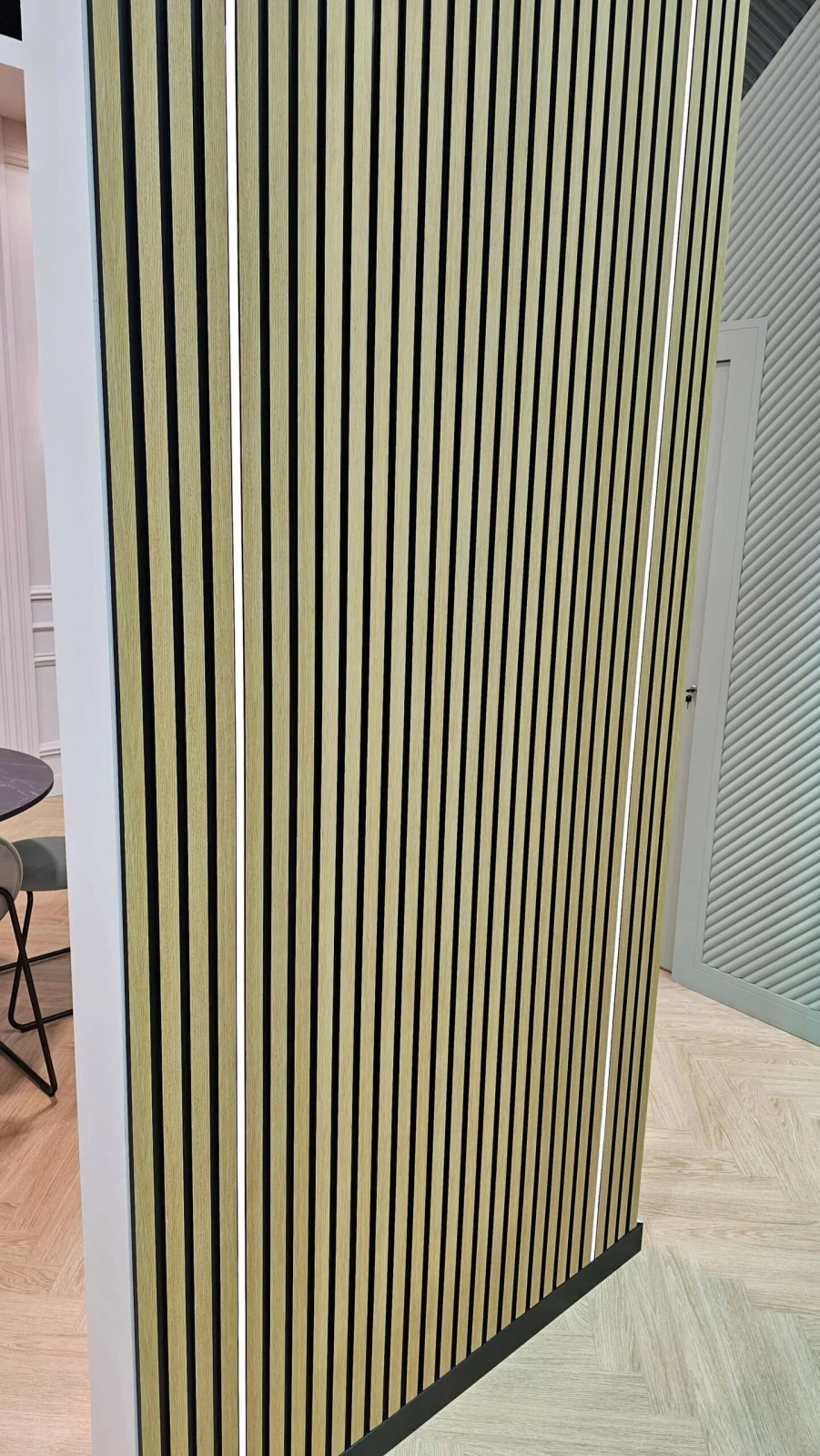 Aluminiowy profil ścienny LED LLP1 do lameli, kolor srebrny, wym. 200 x 1.3 x 5.3 cm, z aluminium.