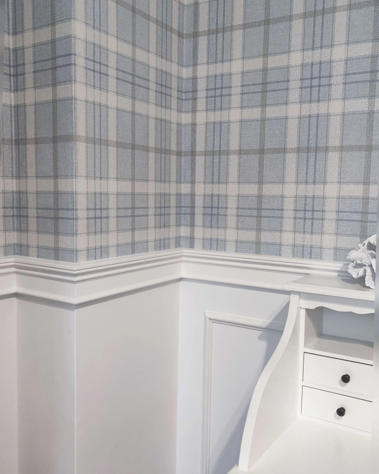 Listwa ścienna MDD305 biała wym. 200 x 3 x 9 cm, z ProFoam