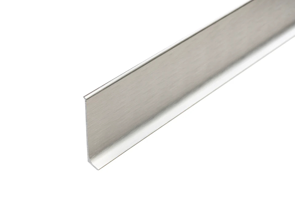 Listwa przypodłogowa aluminiowa w kolorze platyny EC43S cokół Creativa LP59