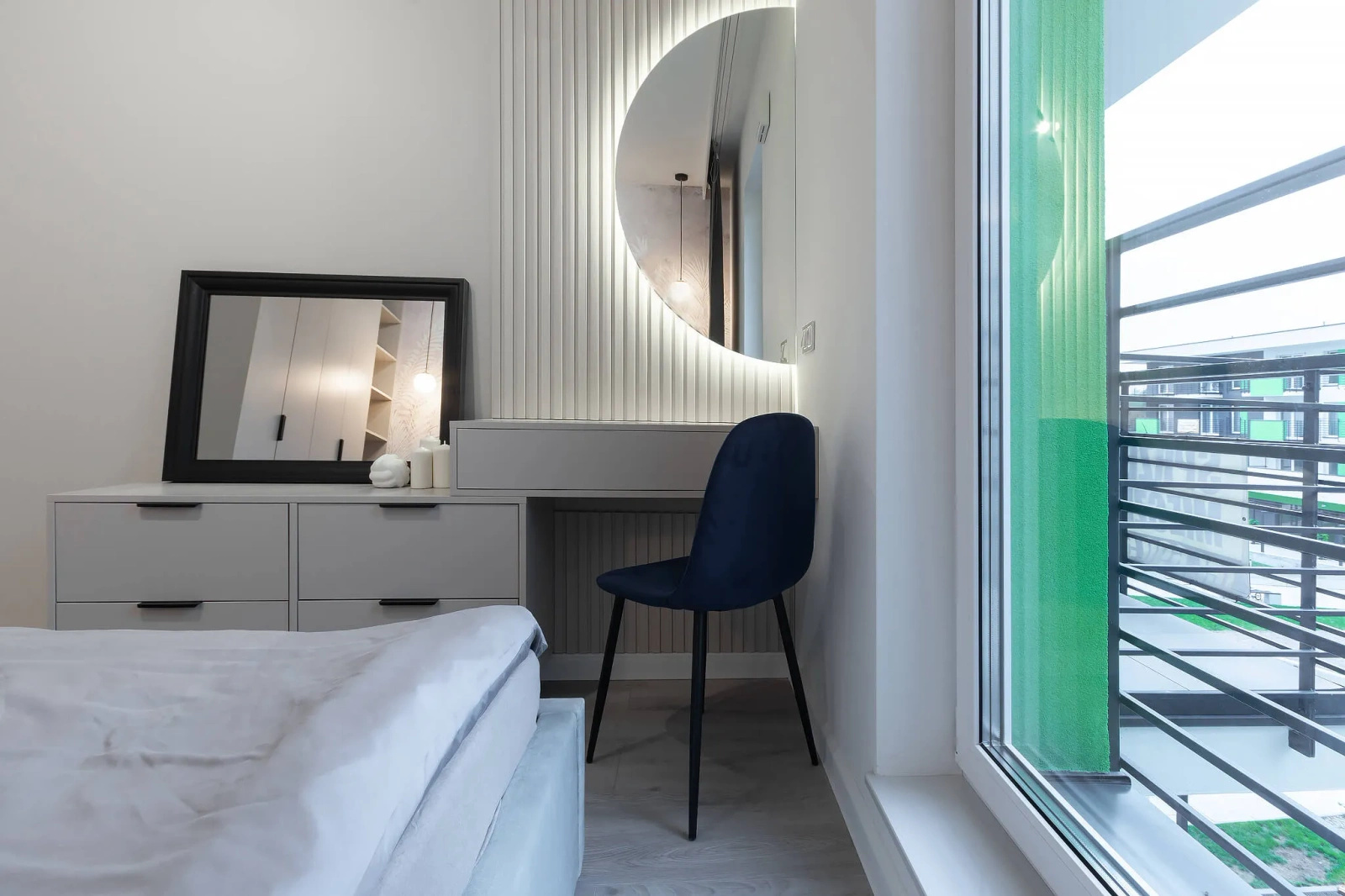 Lamela ścienna L0201 biała wym. 270 x 1.2 x 12.1 cm, z PolyForce