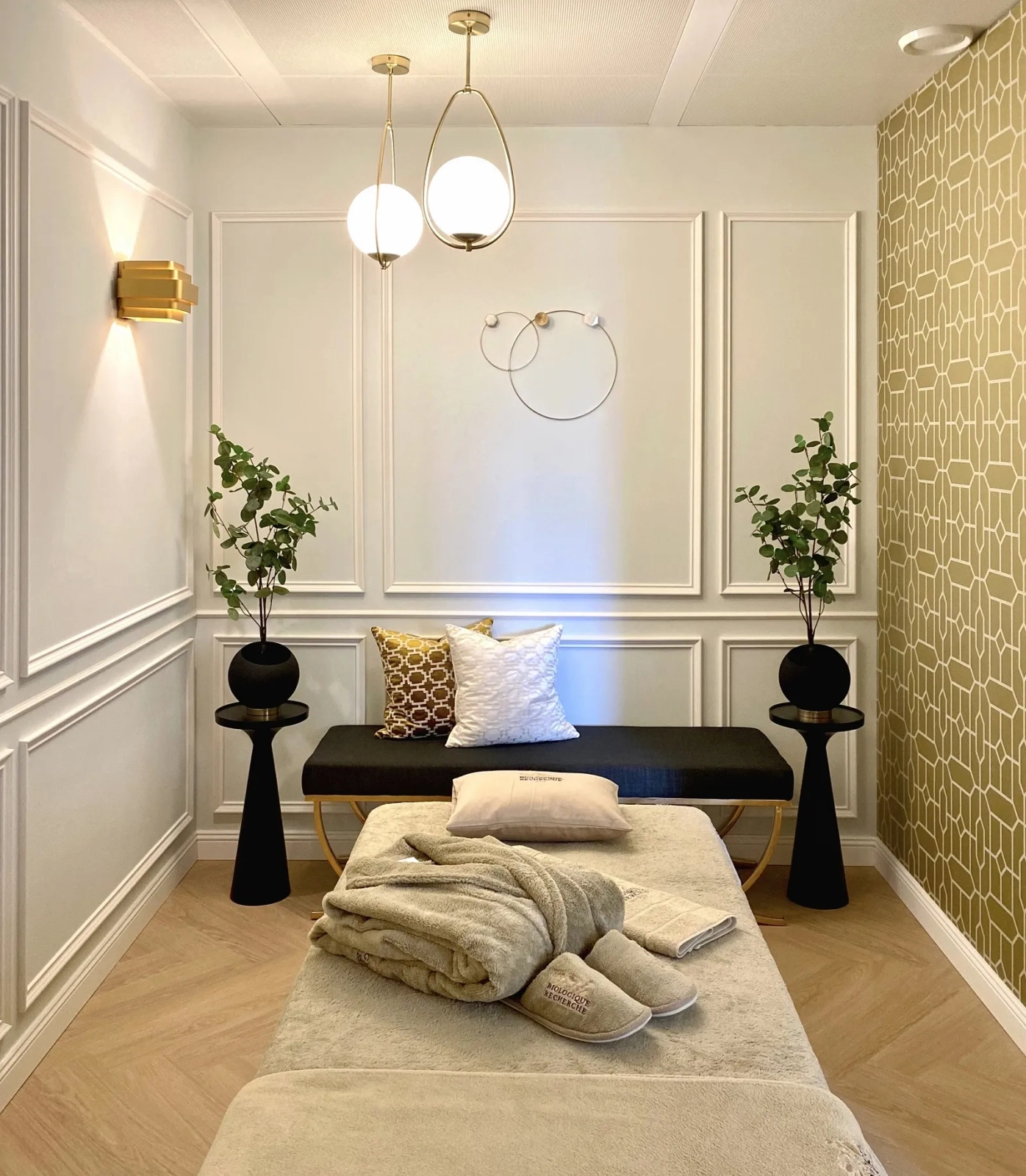 Listwa ścienna MD325 biała wym. 200 x 1.5 x 4.1 cm, z PolyForce