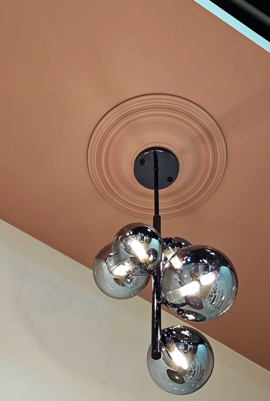 Rozeta sufitowa B3030 biała o wysokości 4.6 cm, z ProFoam