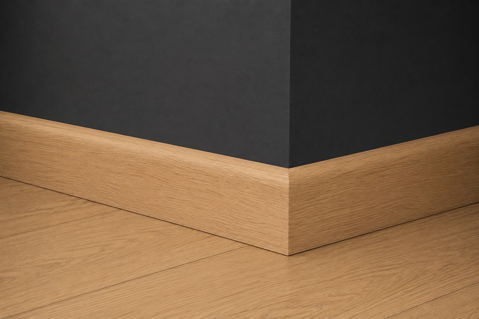 Listwa przypodłogowa drewniana 80x16 mm - dąb europejski lakierowany