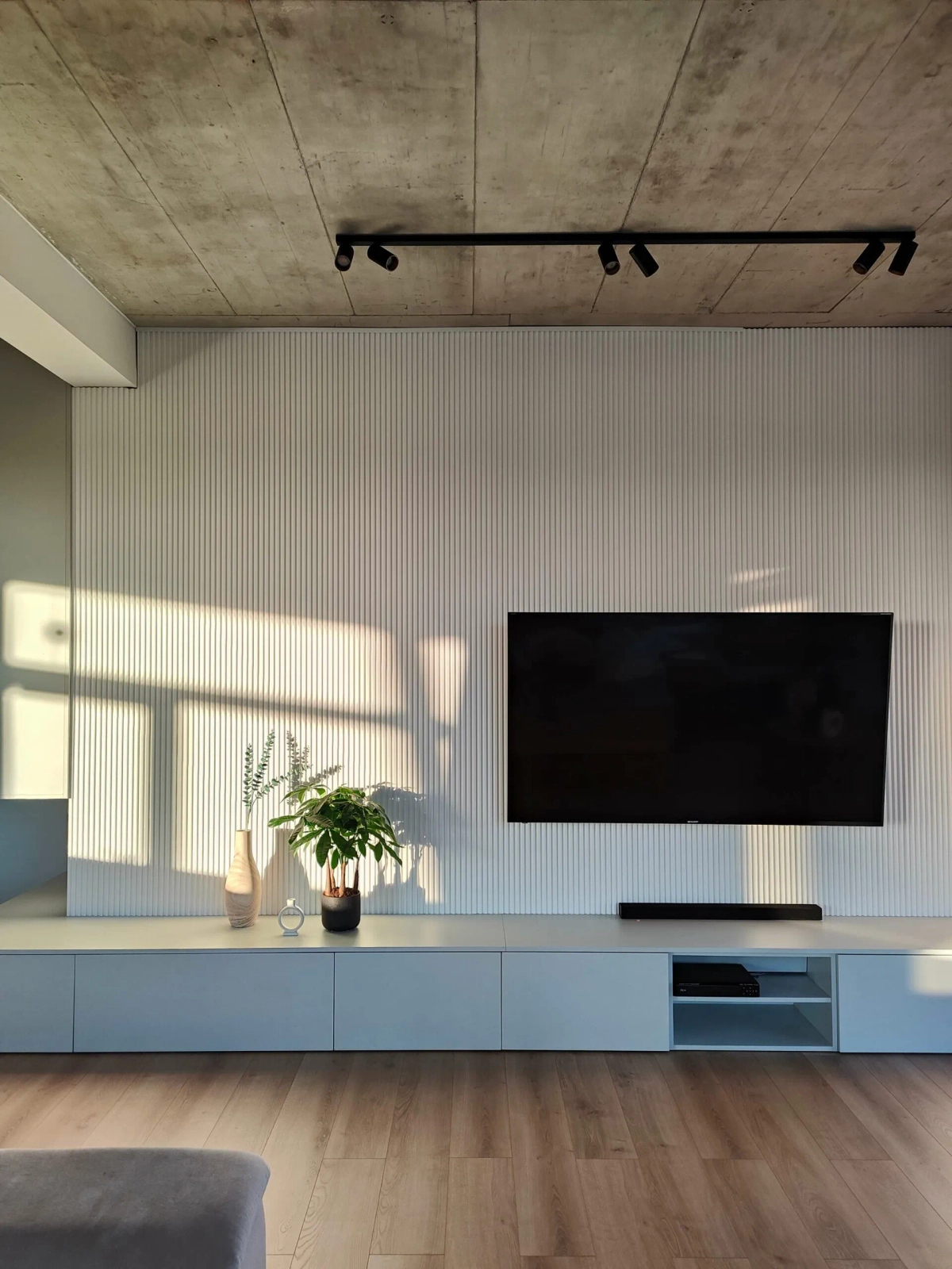 Lamela ścienna L0101 biała wym. 270 x 1.2 x 12 cm, z PolyForce