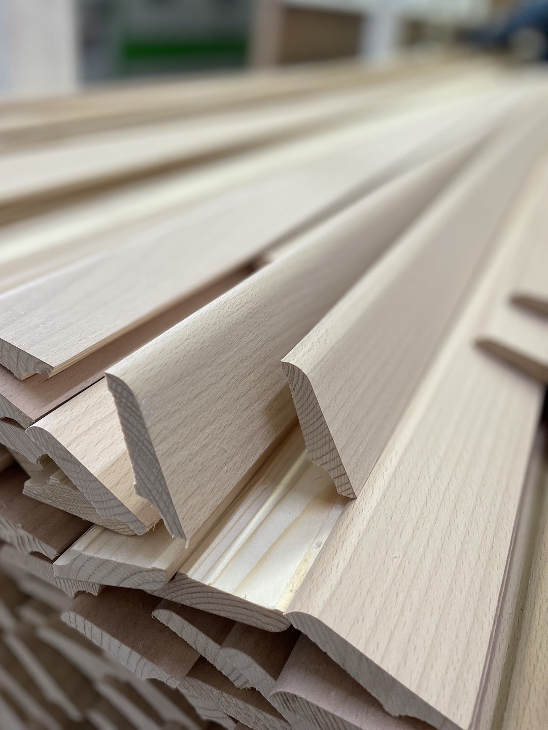 Listwa przypodłogowa fornirowana nielakierowana LS58 (240 cm x 5,8 cm x 1,6 cm) buk